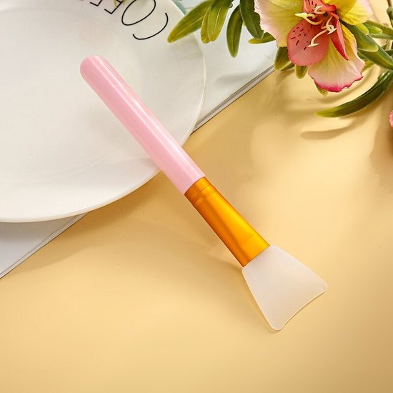 Roze maskerkwast voor huidverzorging